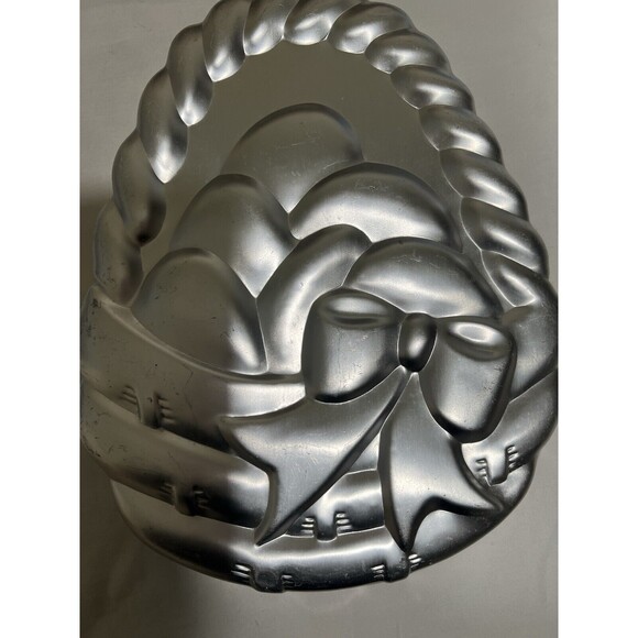 Vintage Wilton Easter Egg Basket #502-1727 Cake Pan 1980 Aluminum Spring - X - Picture 3 of 8